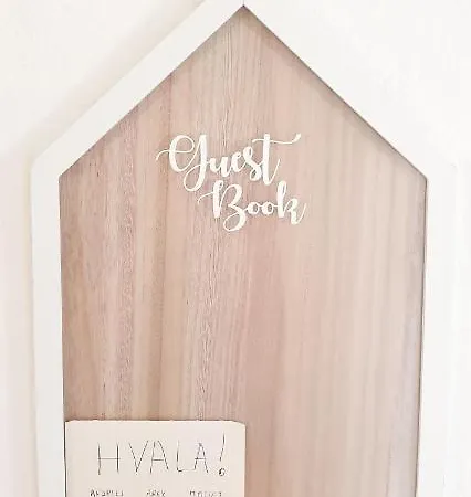 Maja Kanica * Rogoznica (Sibenik-Knin)