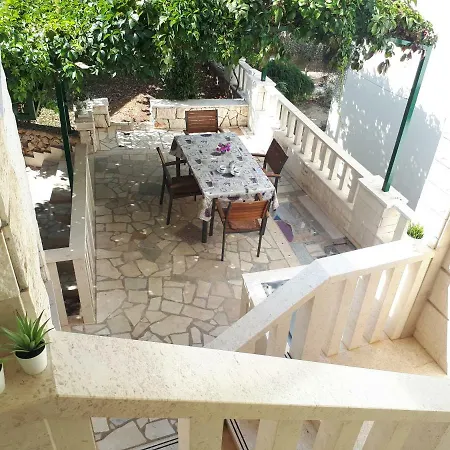 Maja Kanica * Rogoznica (Sibenik-Knin)