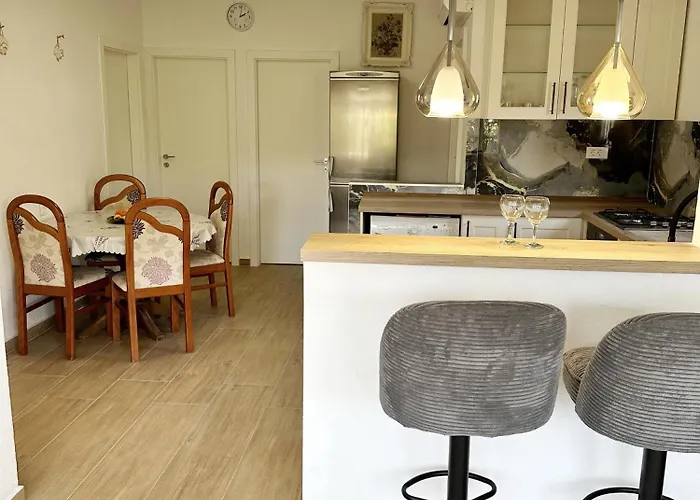 Maja Kanica * Rogoznica (Sibenik-Knin)