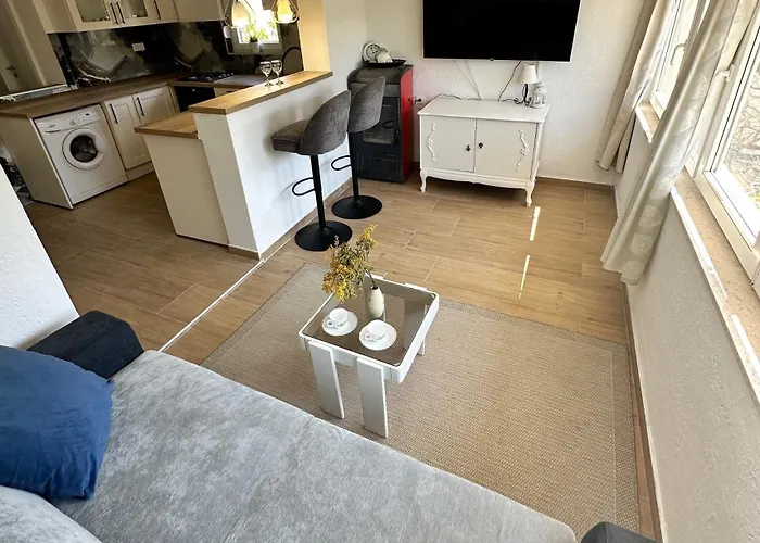 Maja Kanica * Rogoznica (Sibenik-Knin)